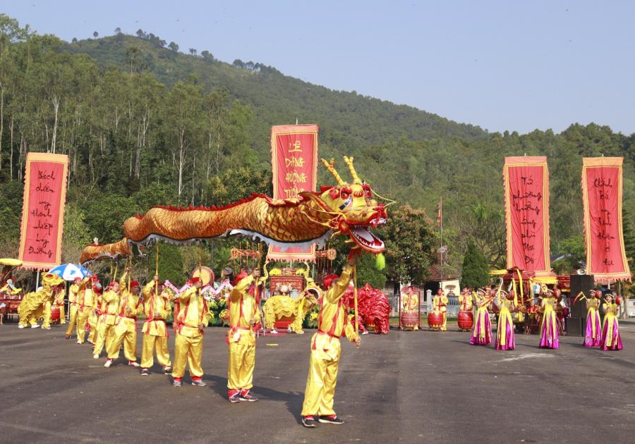 Lễ hội đền Vua Mai ở Nghệ An - Điểm đến du lịch văn hóa tâm linh