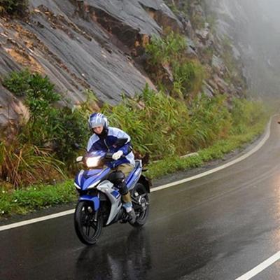 Thay nhớt cho xe máy vào mùa mưa thì cần lưu ý điều gì.