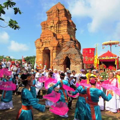 Đặc sắc lễ hội Tháp Bà Ponagar - Nha Trang