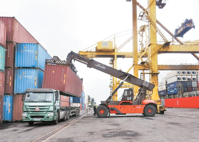 Vi phạm quy định về tải trọng của phương tiện trong vùng đất cảng sẽ bị phạt bao nhiêu