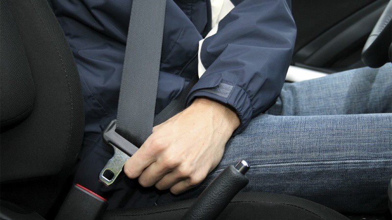 Không thắt dây an toàn khi lái xe ô tô bị xử lý như thế nào?