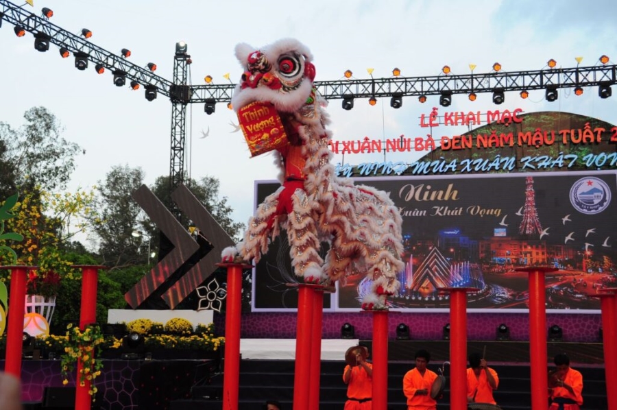 Lễ hội núi Bà Đen đặc sắc ở Tây Ninh thu hút đông đảo du khách trong và ngoài nước
