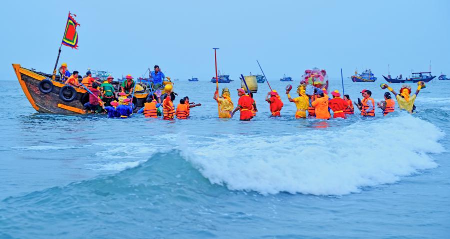 Lễ hội Dinh Cô - Lễ hội nước độc đáo diễn ra ở Bà Rịa Vũng Tàu