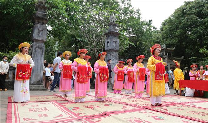 Nét độc đáo của lễ hội Hoa Lư Ninh Bình