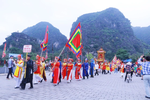 Nét độc đáo của lễ hội Hoa Lư Ninh Bình