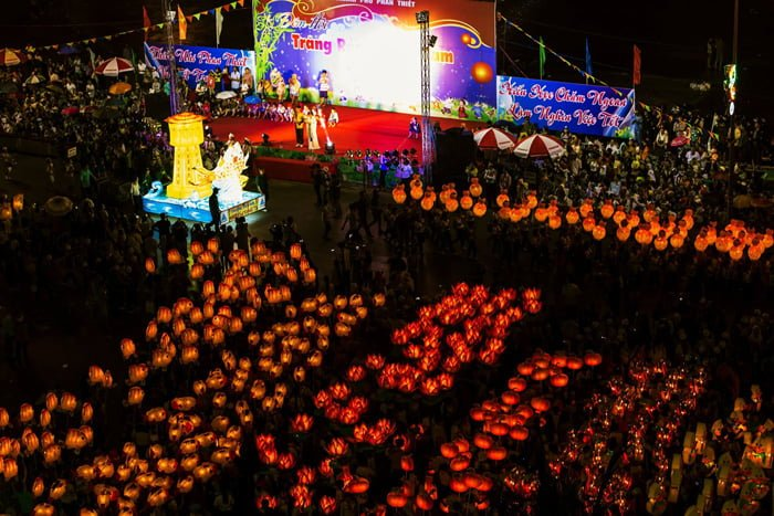 Rộn ràng lễ hội rước đèn trung thu ở Bình Thuận